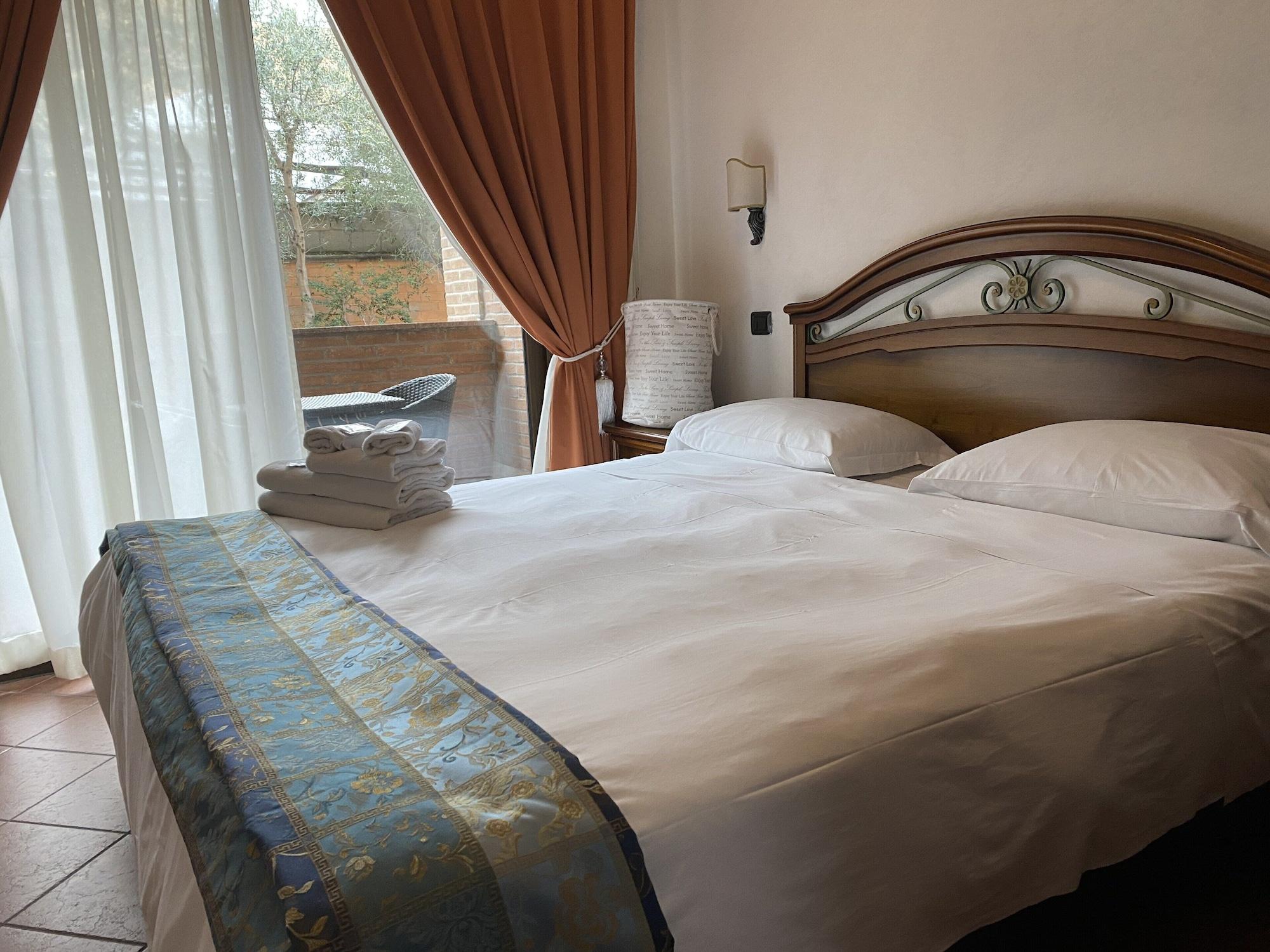 Hotel Euro House Airport 4*