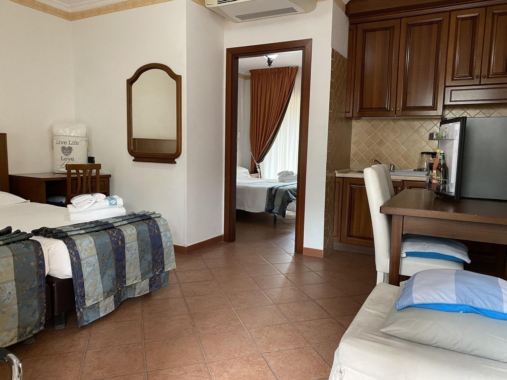 Hotel Euro House Airport 4*