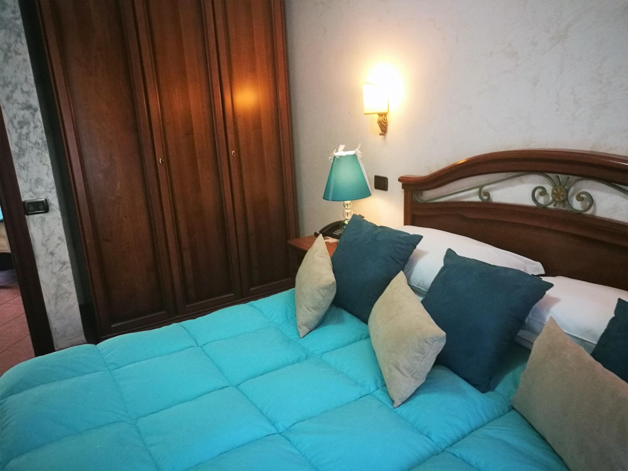 Euro House Airport 4*
