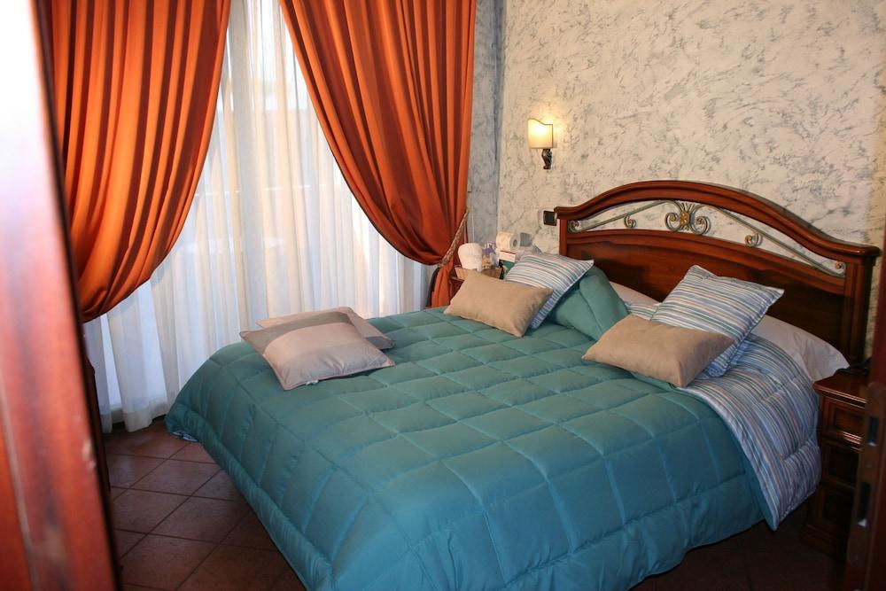 Euro House Airport Hotel 4*