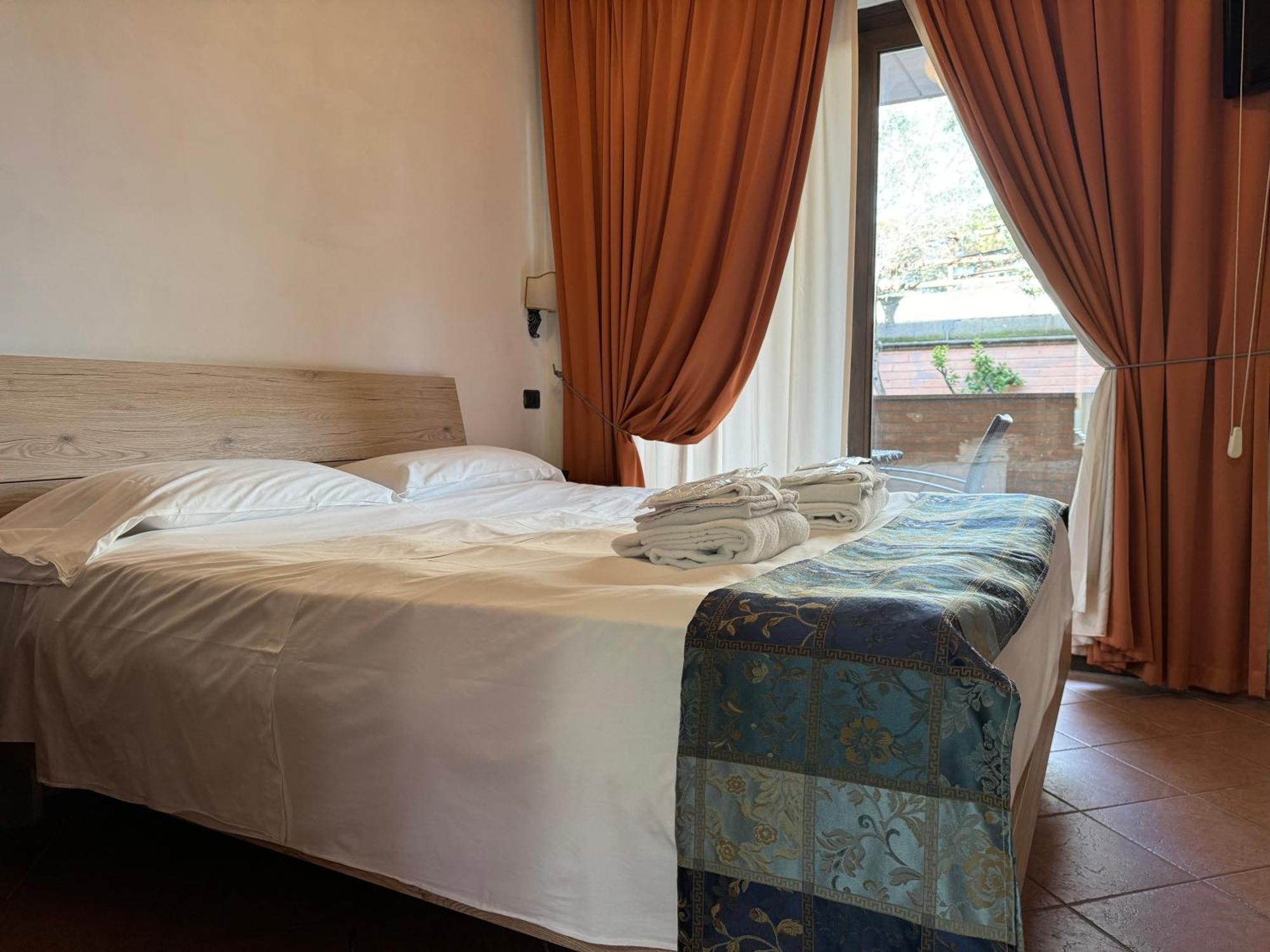 Euro House Airport Hotel 4*