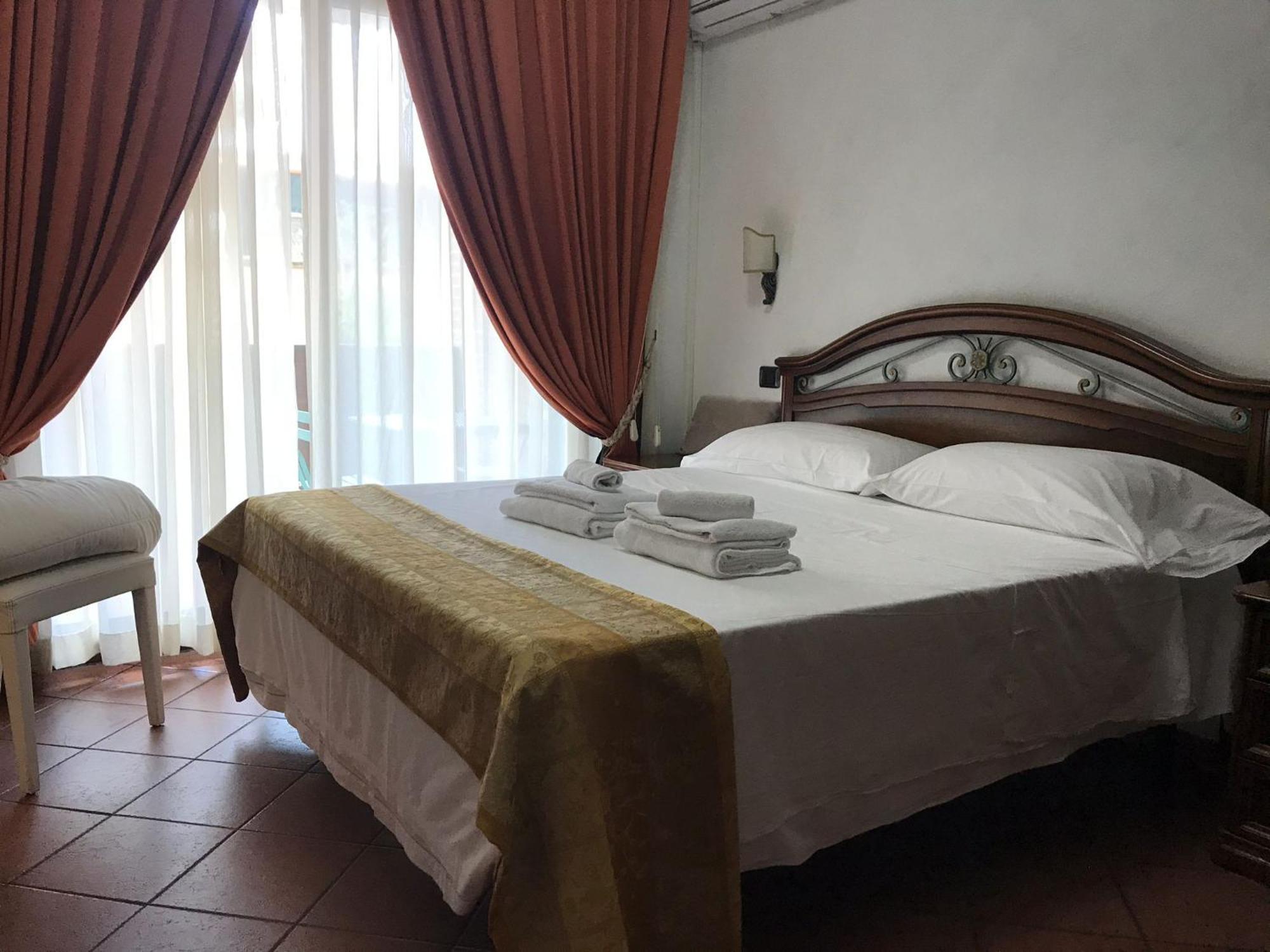Euro House Airport 4*