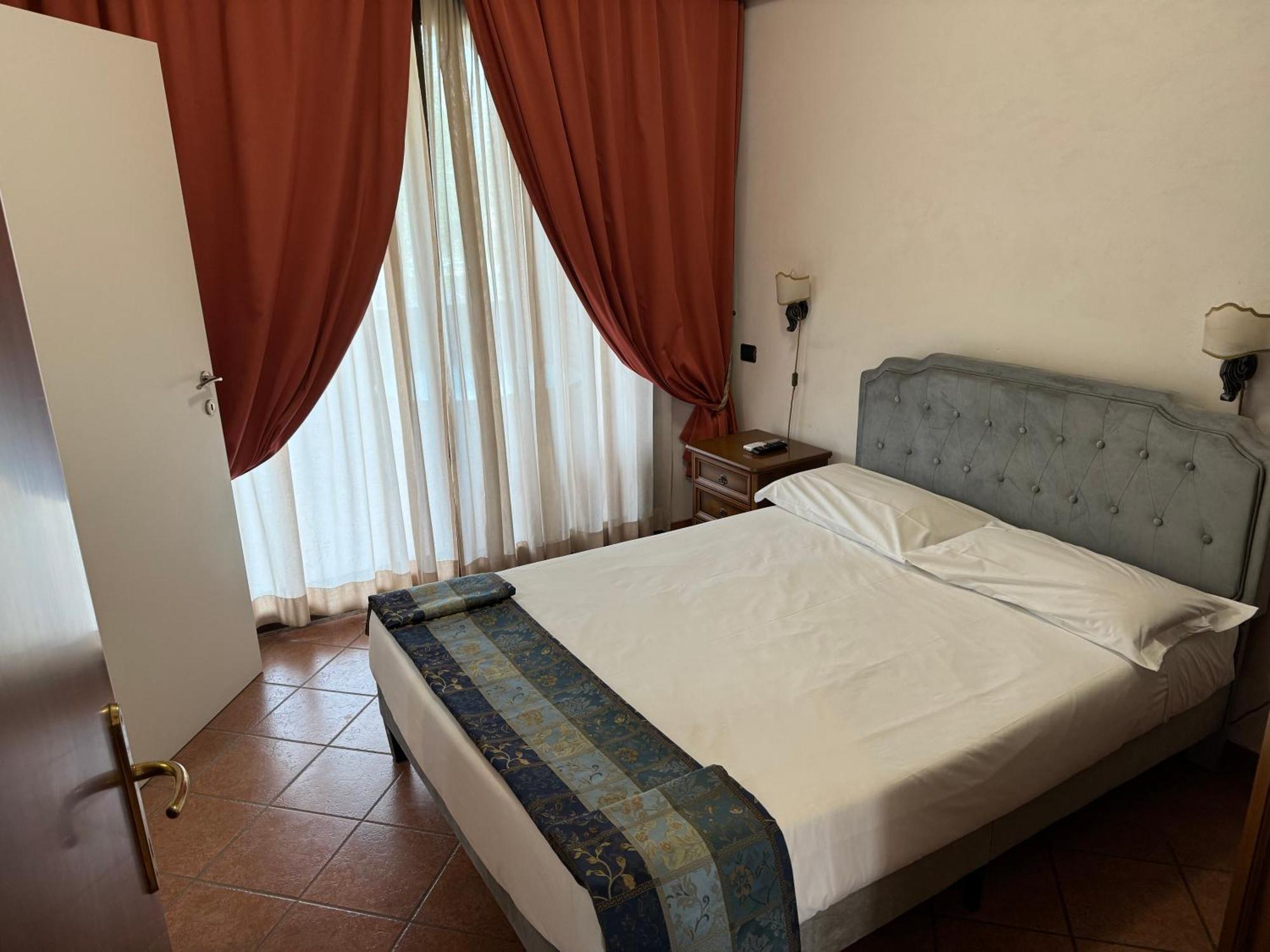 Euro House Airport Hotel 4*