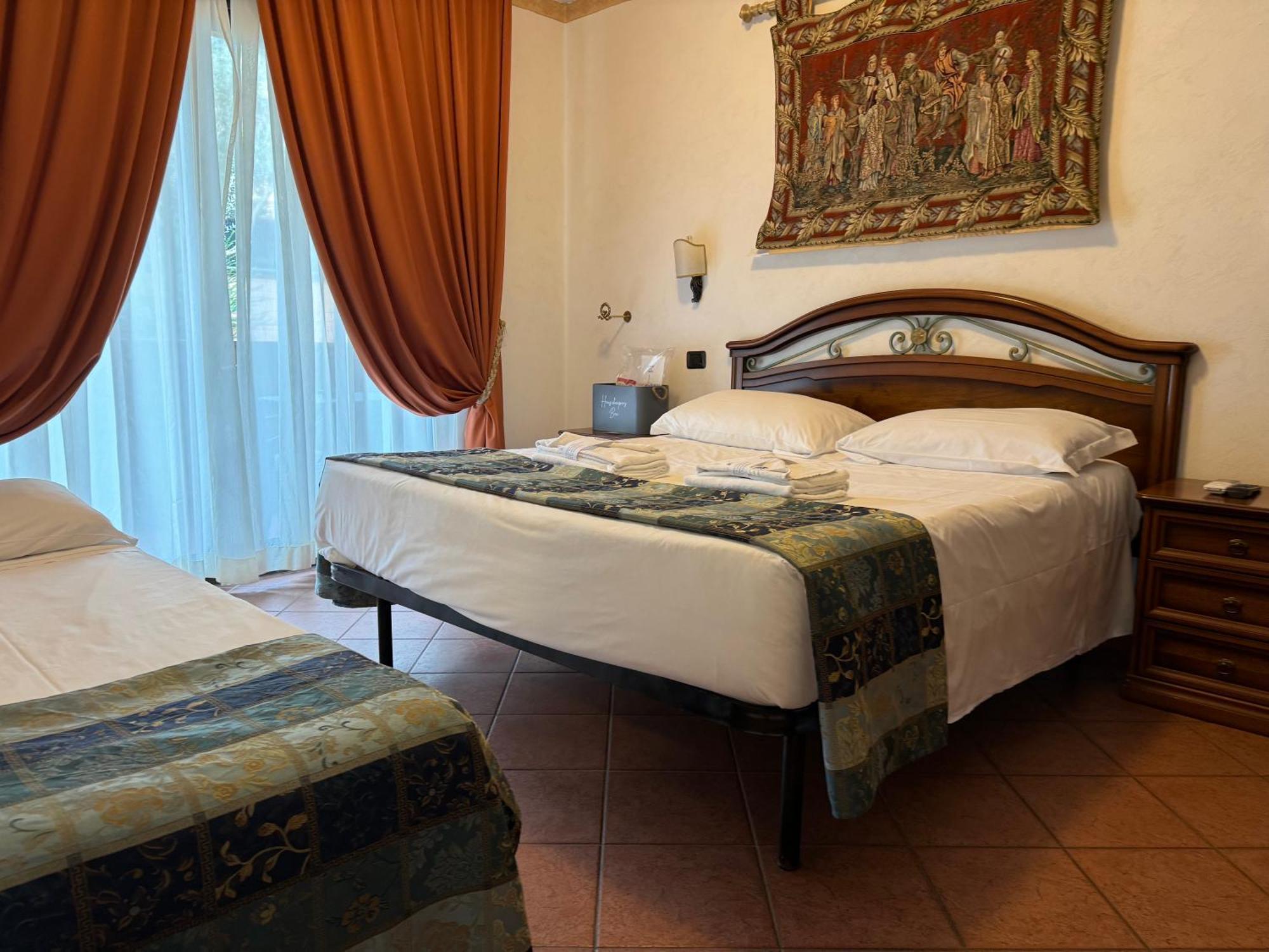 Hotel Euro House Airport 4*