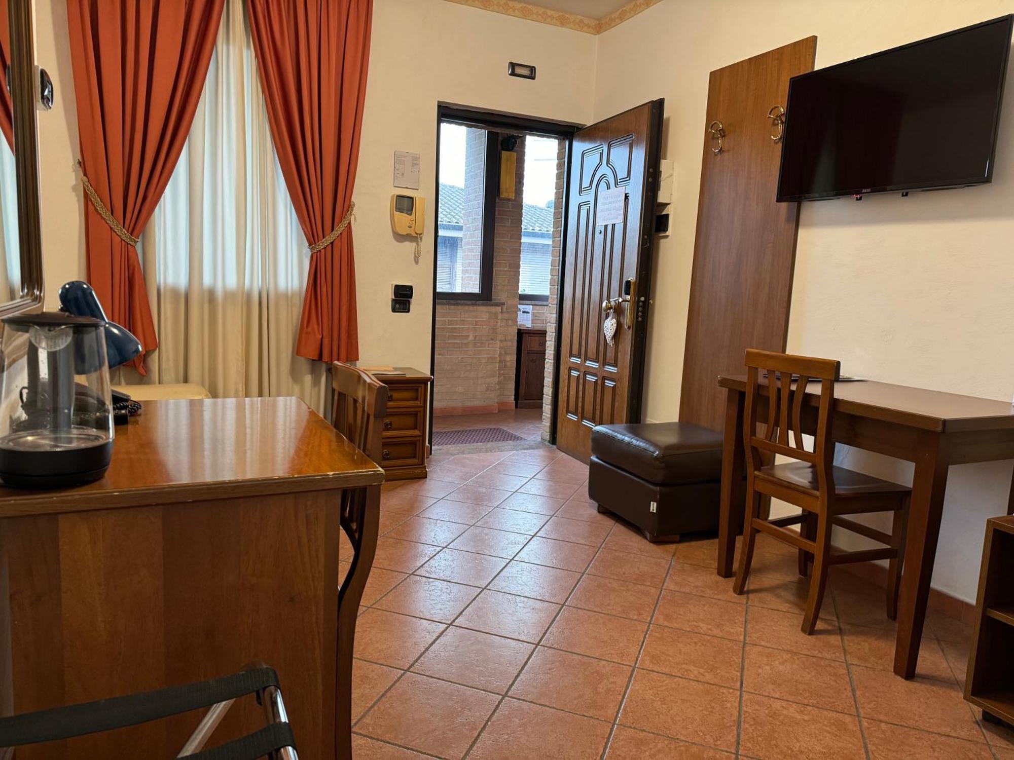 Euro House Airport 4*