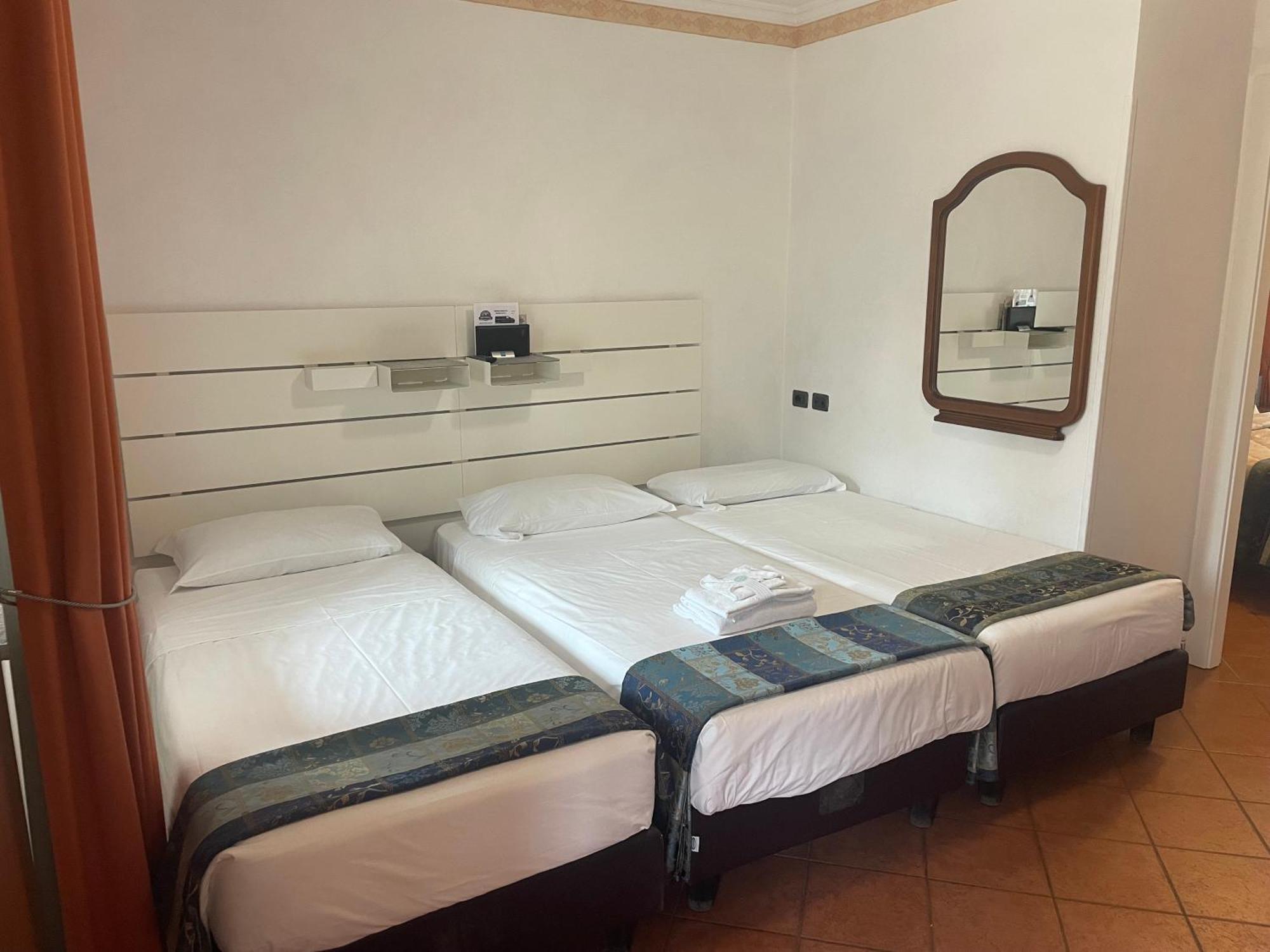 Hotel Euro House Airport 4*