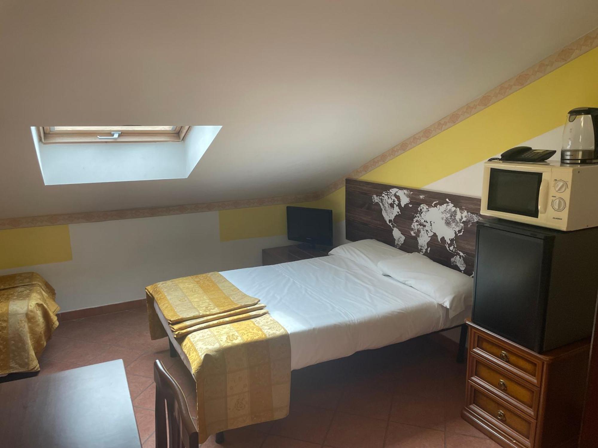 Euro House Airport Hotel 4*