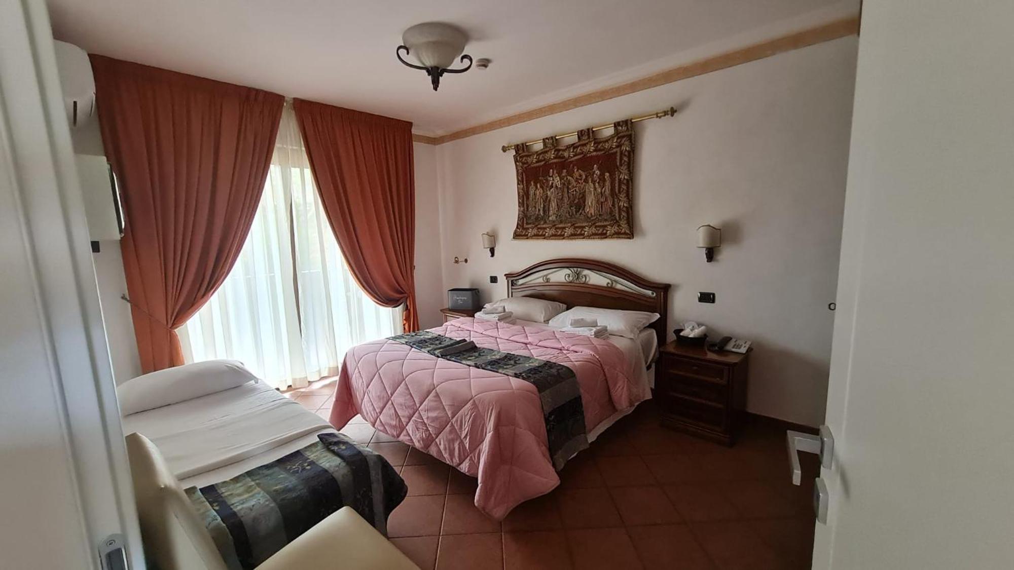Euro House Airport 4*
