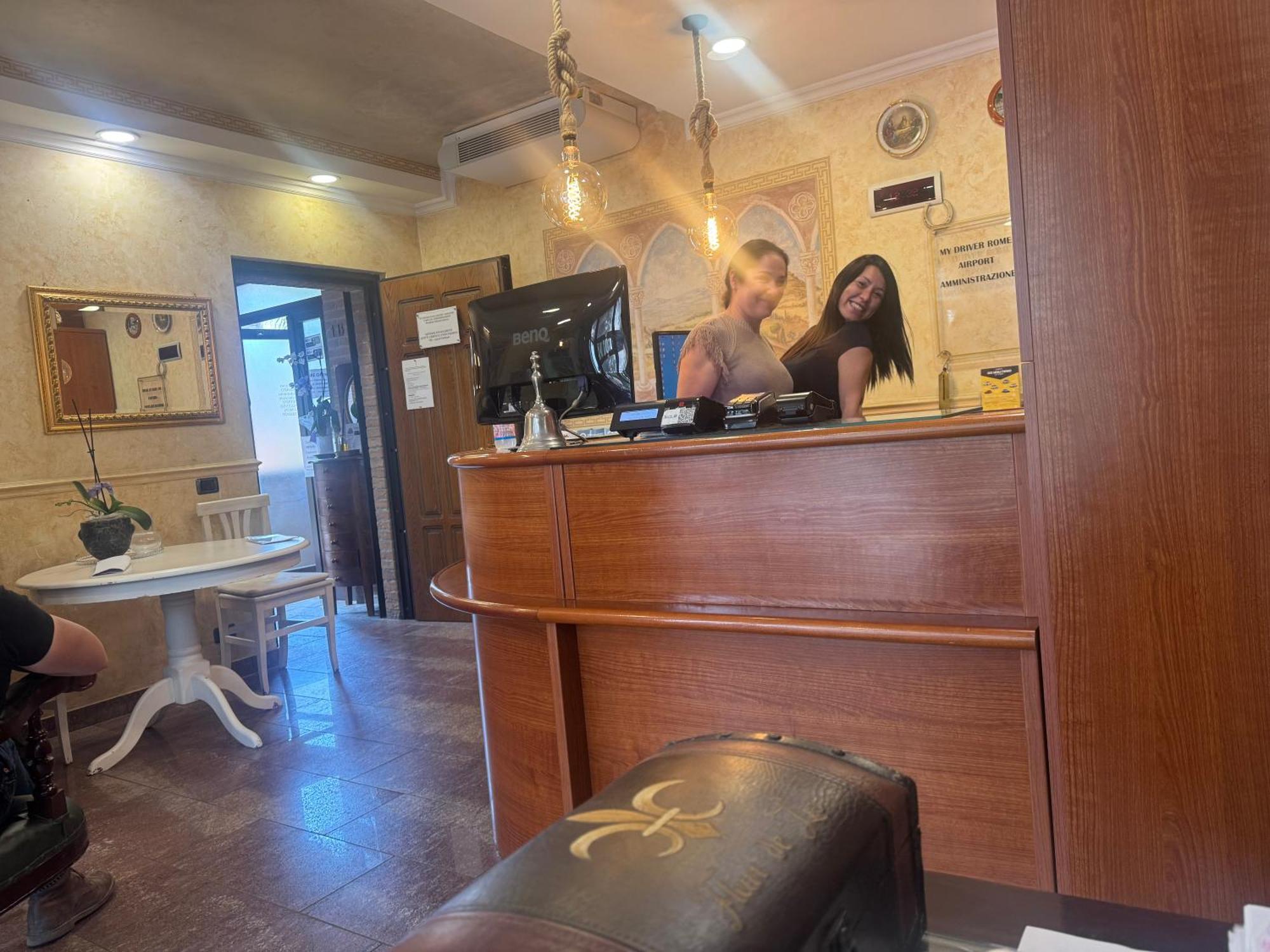 Hotel Euro House Airport 4*