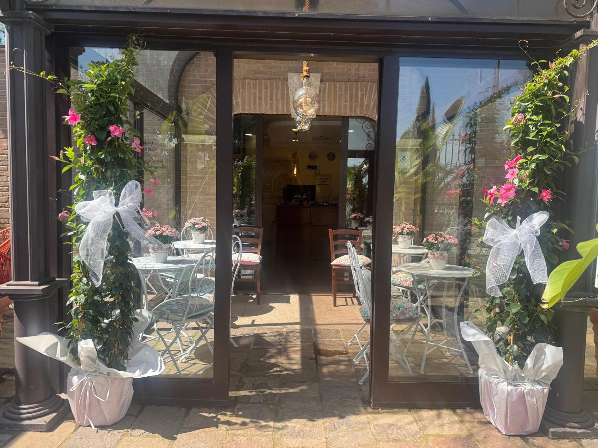 Hotel Euro House Airport 4*